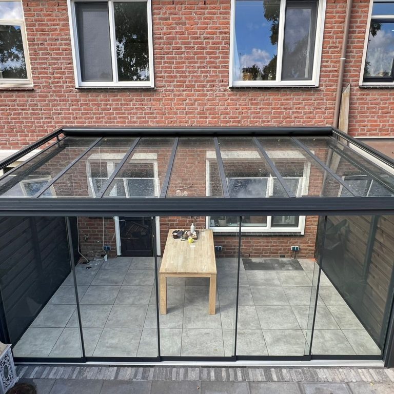 Glasschiebeelement für Terrassenüberdachung in NRW