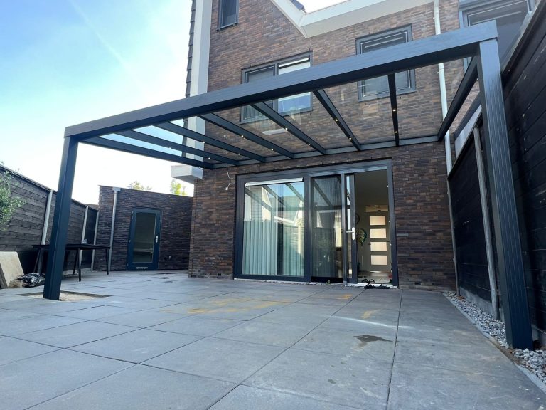 Moderne Terrassenüberdachung Anthrazit mit LED-Beleuchtung